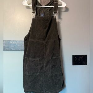 Women’s vintage  corduroy Gap overall dress. Size L